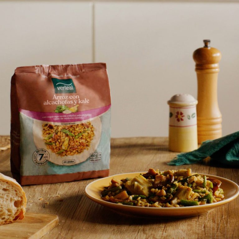 Arroz con alcachofas y kale